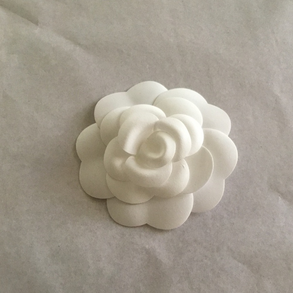 CHANEL CAMELLIA WHITE SOFT FLOWER SEAL OPEN AND WILL STILL STICK